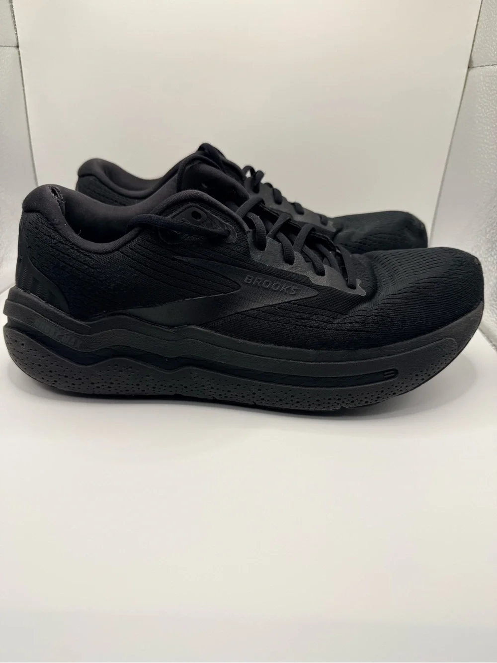 BROOKS Ghost Max 2 Black Athletic CushyRunning Walking Sneakers Size 11